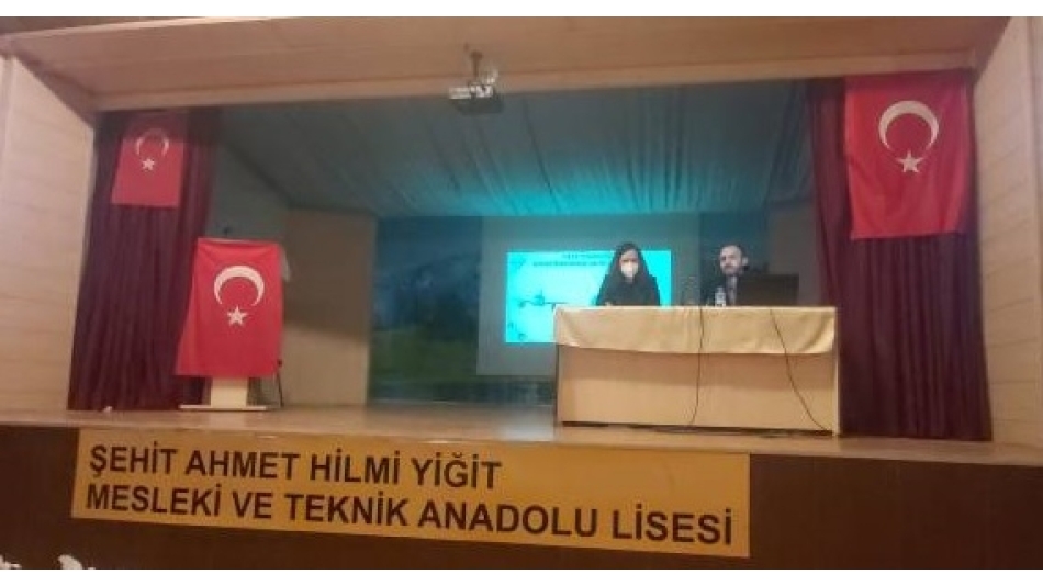 Şehit Ahmet Hilmi Yiğit Mesleki ve Teknik Anadolu Lisesinde Afader önderliğinde Kariyer Günleri Konferansı düzenlendi. 