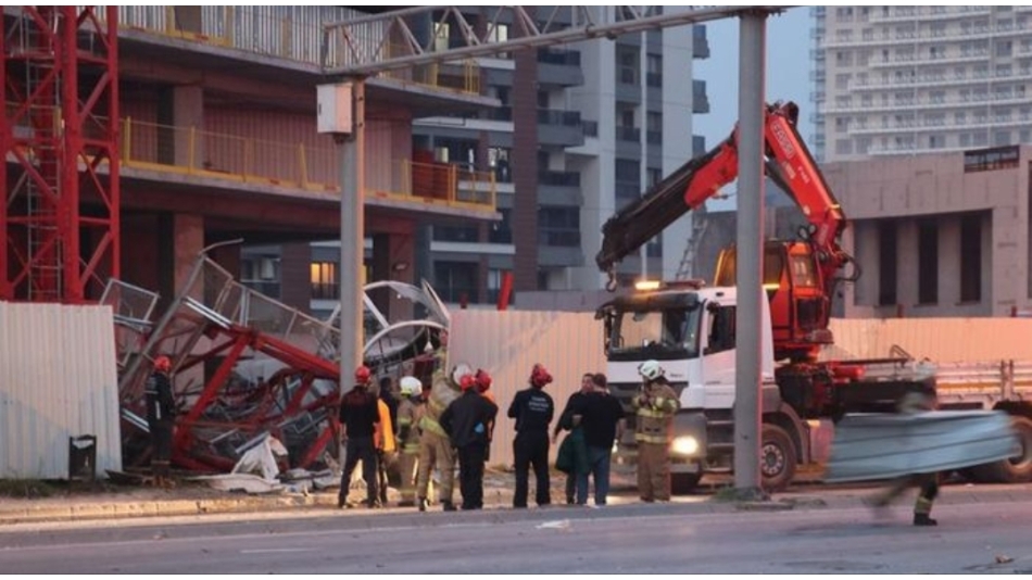 İZMİR BORNOVA'DA İNŞAAT VİNÇ KAZASI