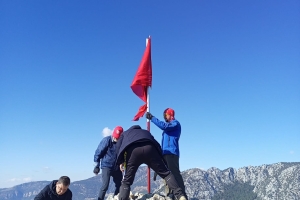 KOVADA AKBELEN ZİRVE BAYRAK DİKİM ETKİNLİĞİ