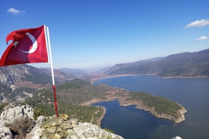 KOVADA AKBELEN ZİRVE BAYRAK DİKİM ETKİNLİĞİ