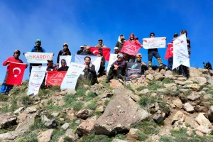 Aksaray İl Oluşunun 34, Yılını Hasandağı Zirvesinde Kutladı