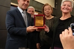 KADIN KOLLARI GENEL BAŞKANINA PLAKET