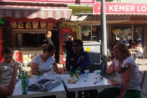 ALINLARINIZDAN ÖPSEK AZDIR