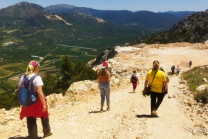 ALINLARINIZDAN ÖPSEK AZDIR