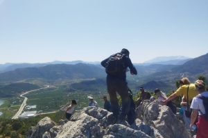 ALINLARINIZDAN ÖPSEK AZDIR