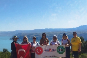 ALINLARINIZDAN ÖPSEK AZDIR