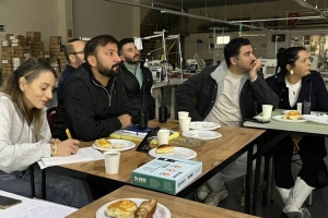 Telsiz Varsa Ses, Ses Varsa Hayat Var