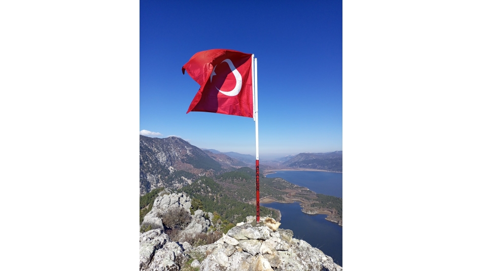 KOVADA AKBELEN ZİRVE BAYRAK DİKİM ETKİNLİĞİ