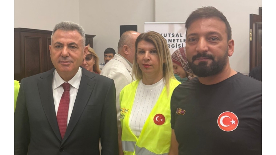 İZMİR İL BAŞKANLIĞIMIZ KUTSAL EMANETLER SERGİSİNE KATILDIK